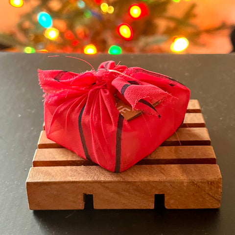 Eco Friendly Wooden Soap Dish with Mini Soap Gift Set