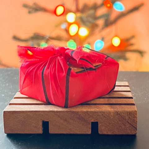 Eco Friendly Wooden Soap Dish with Mini Soap Gift Set