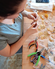 woman.made.jewelry.artisan.ethical.gifts.survivors.mexico.sold.at.do.good.shop